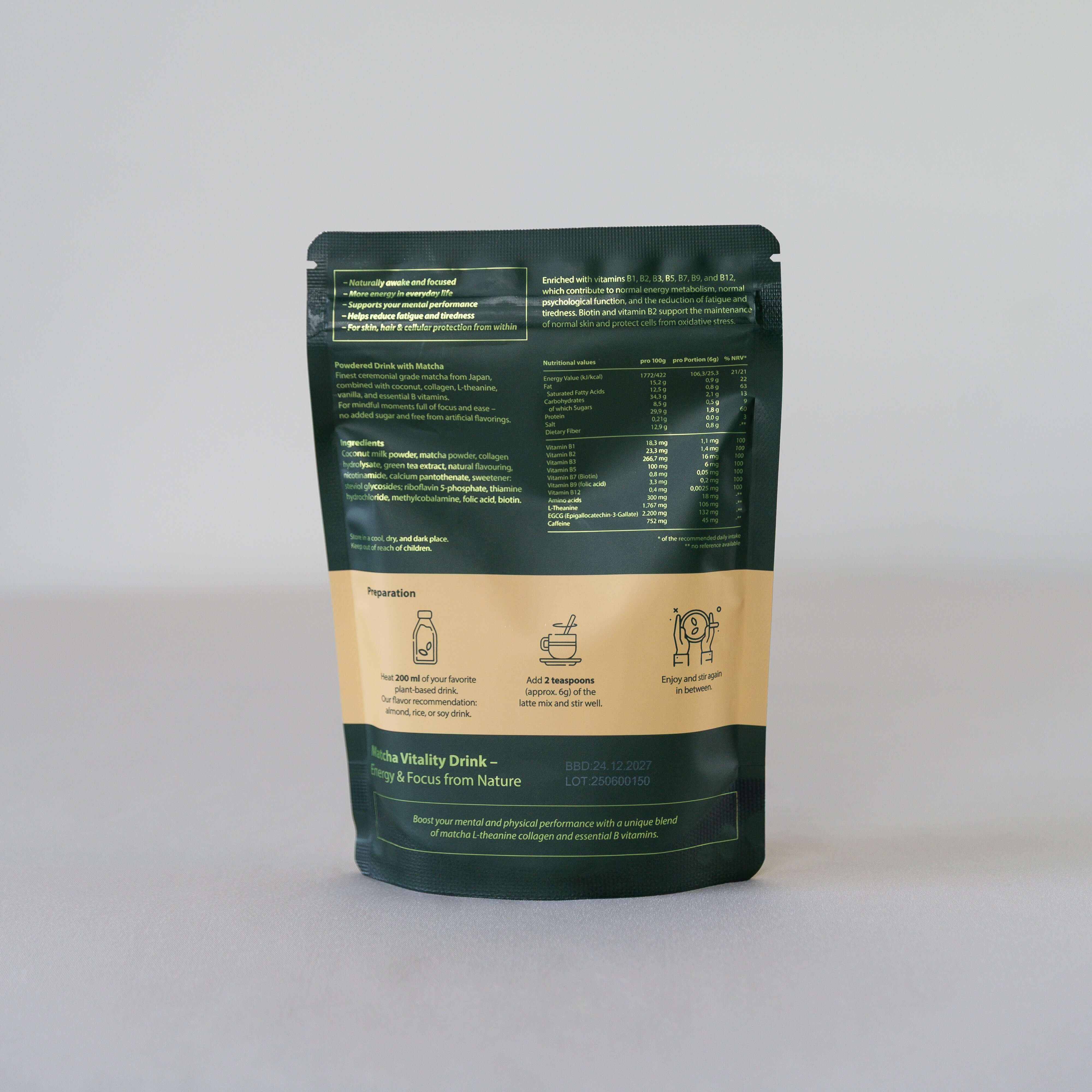 Rückseite Bio Matcha Kollagen Drink: Nährwerttabelle, Inhaltsstoffe und Zubereitungstipps für Matcha Vitality Drink.