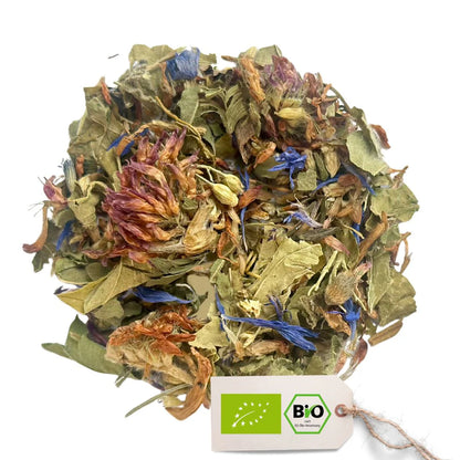 Nahaufnahme BIO-Wechselglück Abendtee für Wechseljahre mit Rotklee, Frauenmantel und blauen Kornblumen.